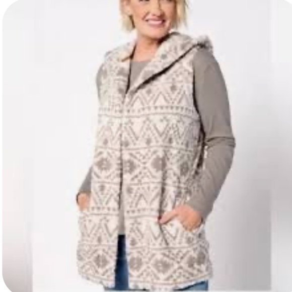 Koolaburra Jackets & Blazers - UGG Koolaburra Hooded Vest in Gray and Cream Pattern